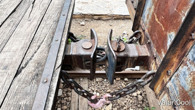 缓冲饼和链式车钩