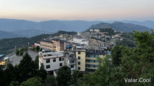 暮色中的新街镇